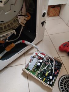 técnico conserto máquina